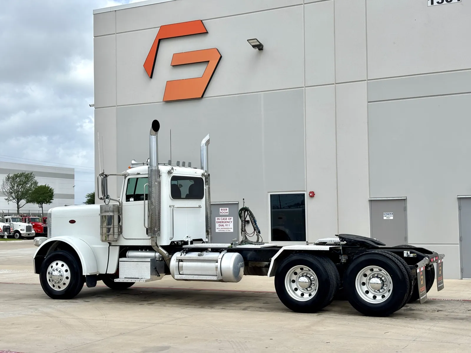 2020 Peterbilt 389 - image 6