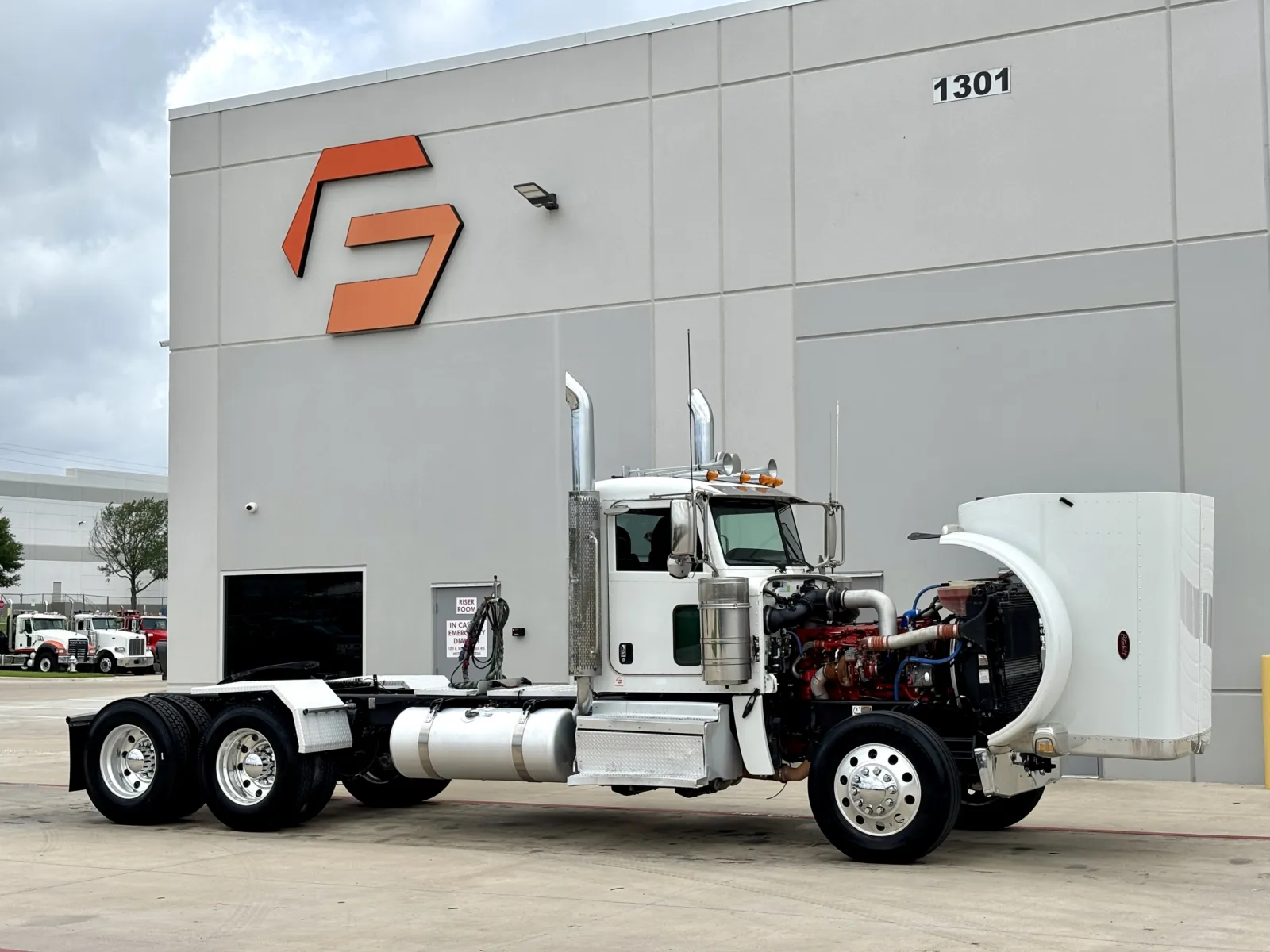 2020 Peterbilt 389 - image 9