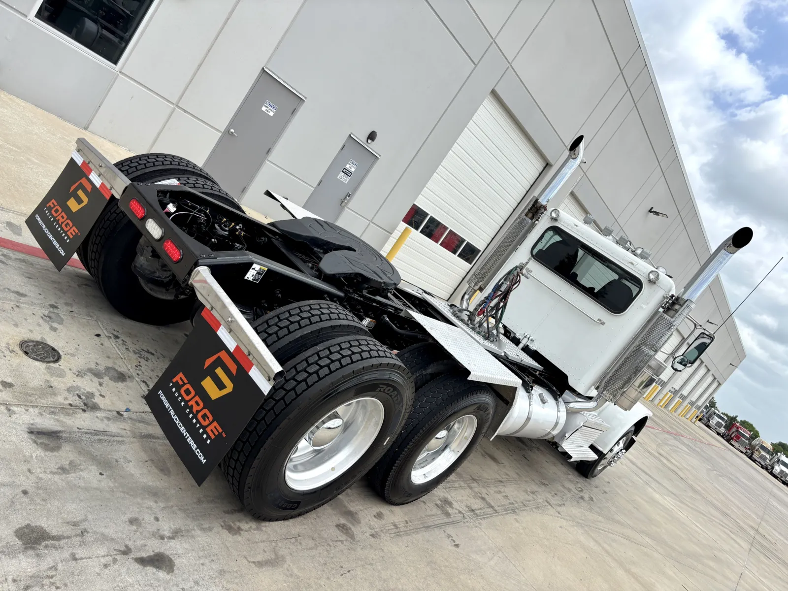 2020 Peterbilt 389 - image 11