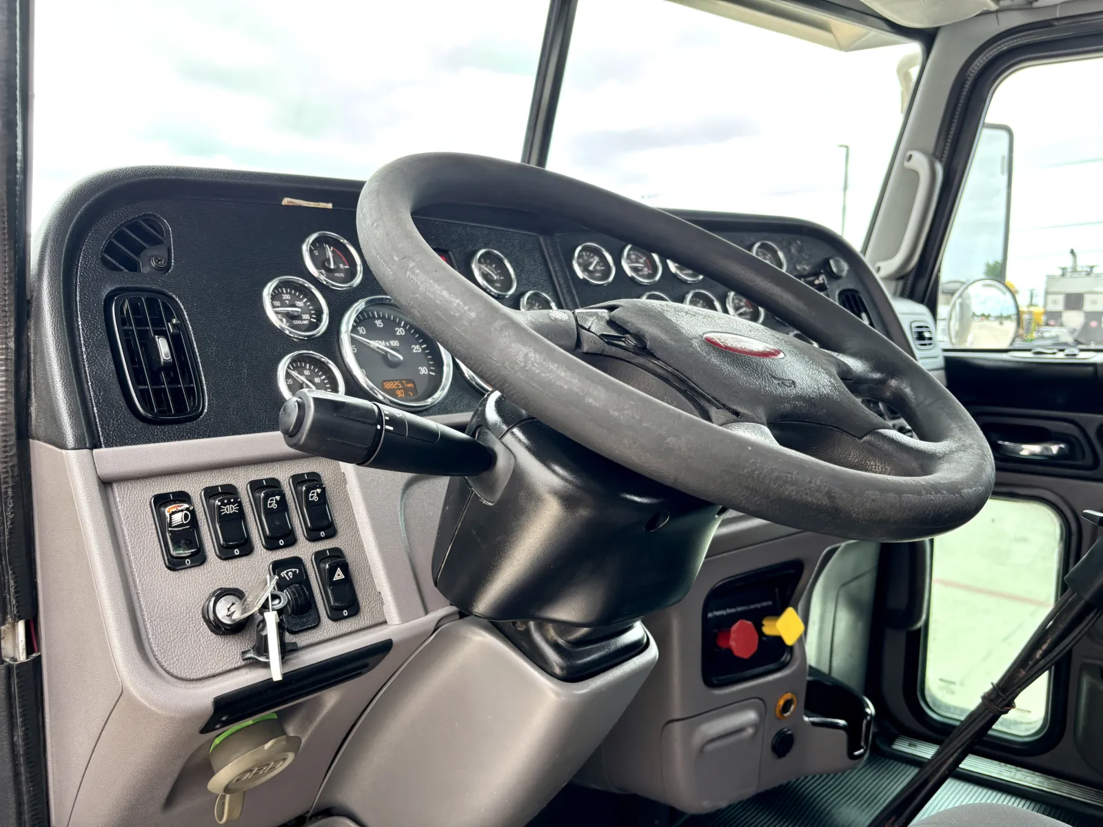 2020 Peterbilt 389 - image 15