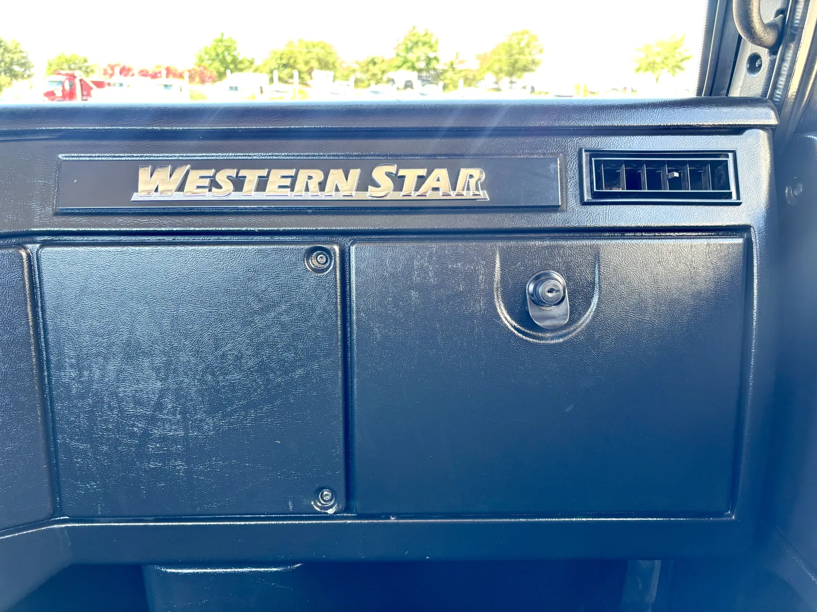2017 Western Star 4900 - image 18