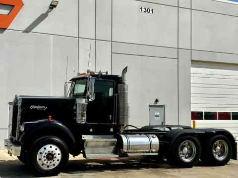 Photos of 2003 KENWORTH W900 for sale in Hutchins, TX at Forge Truck Centers - Texas