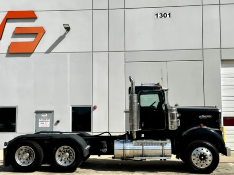 Another view of 2003 KENWORTH W900 for sale in Hutchins, TX at Forge Truck Centers - Texas