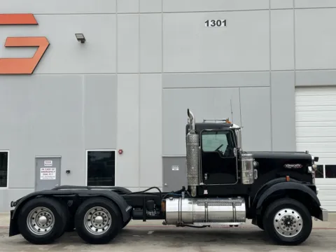 Another view of 2003 KENWORTH W900 for sale in Hutchins, TX at Forge Truck Centers - Texas