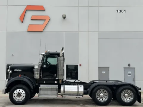 More photos of 2003 KENWORTH W900 at Forge Truck Centers - Texas, TX