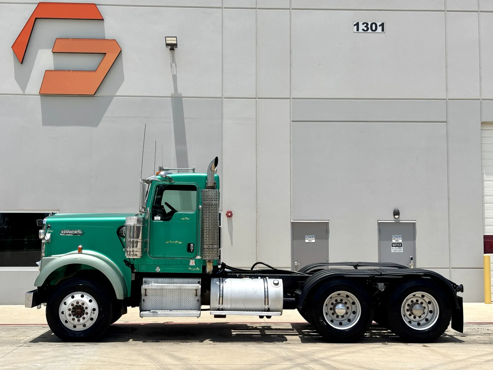 2003 Kenworth W900 - image 4