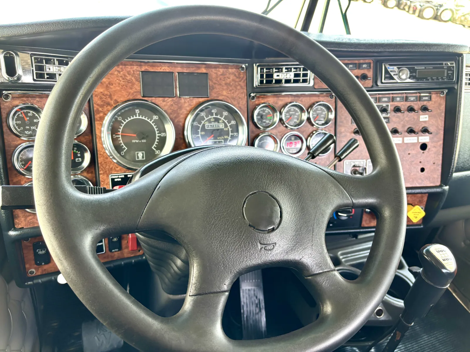 2003 Kenworth W900 - image 16