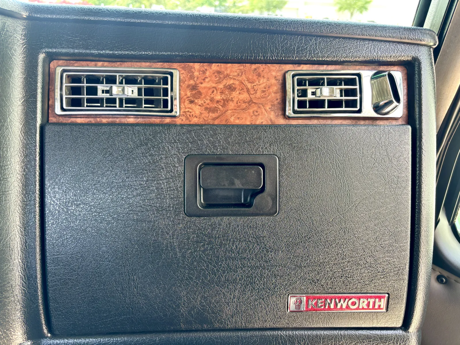 2003 Kenworth W900 - image 19