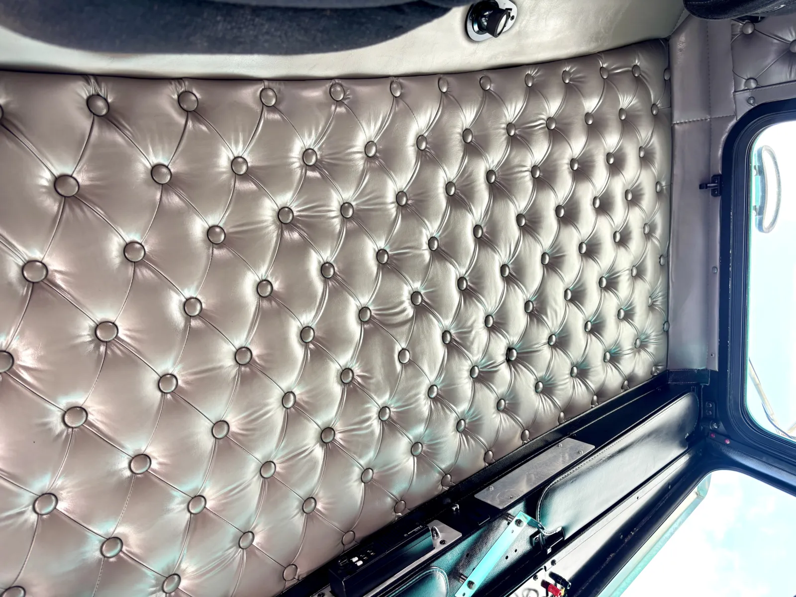 2003 Kenworth W900 - image 21