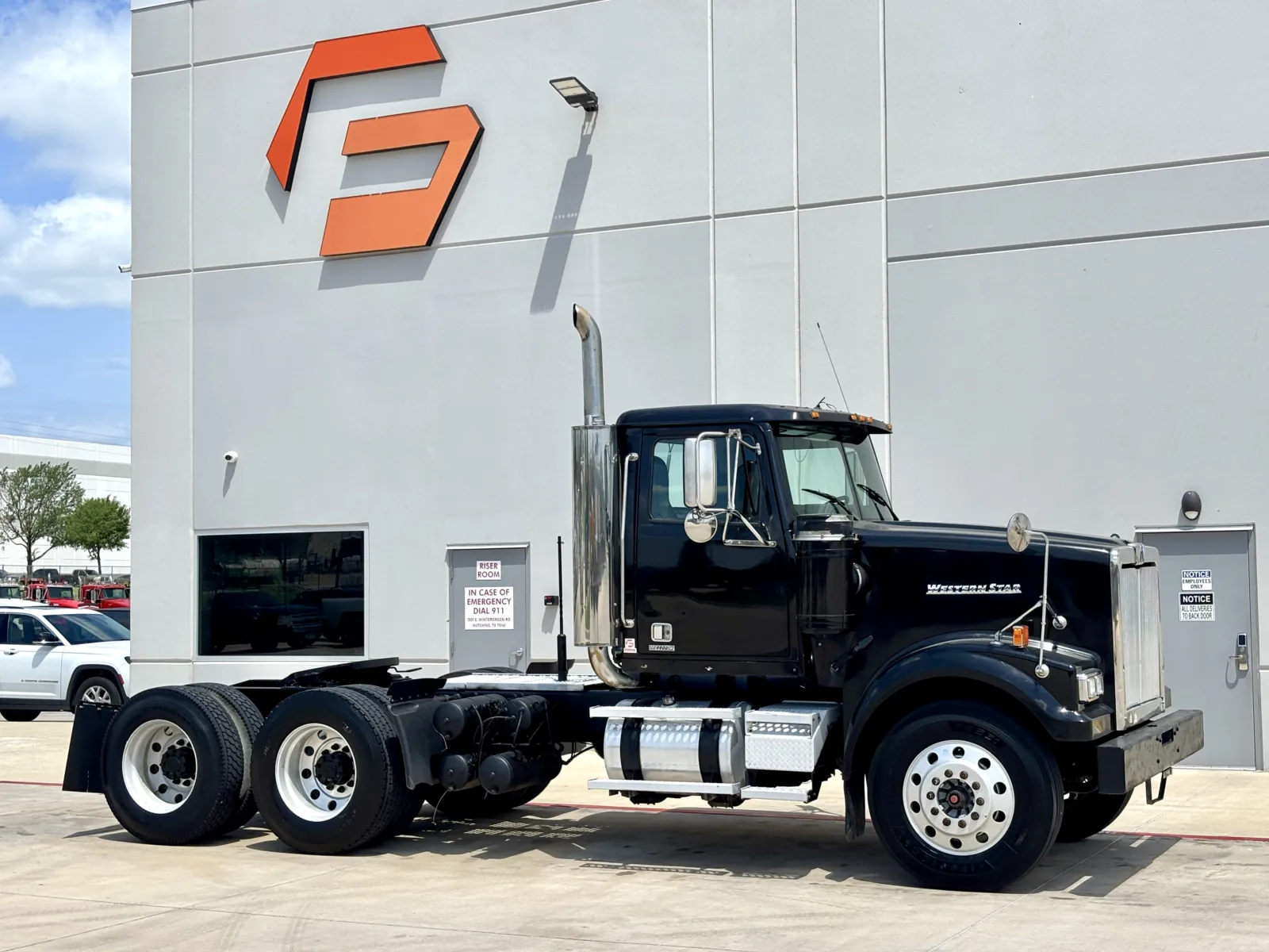2017 WESTERN STAR 4900 for sale in Hutchins, TX