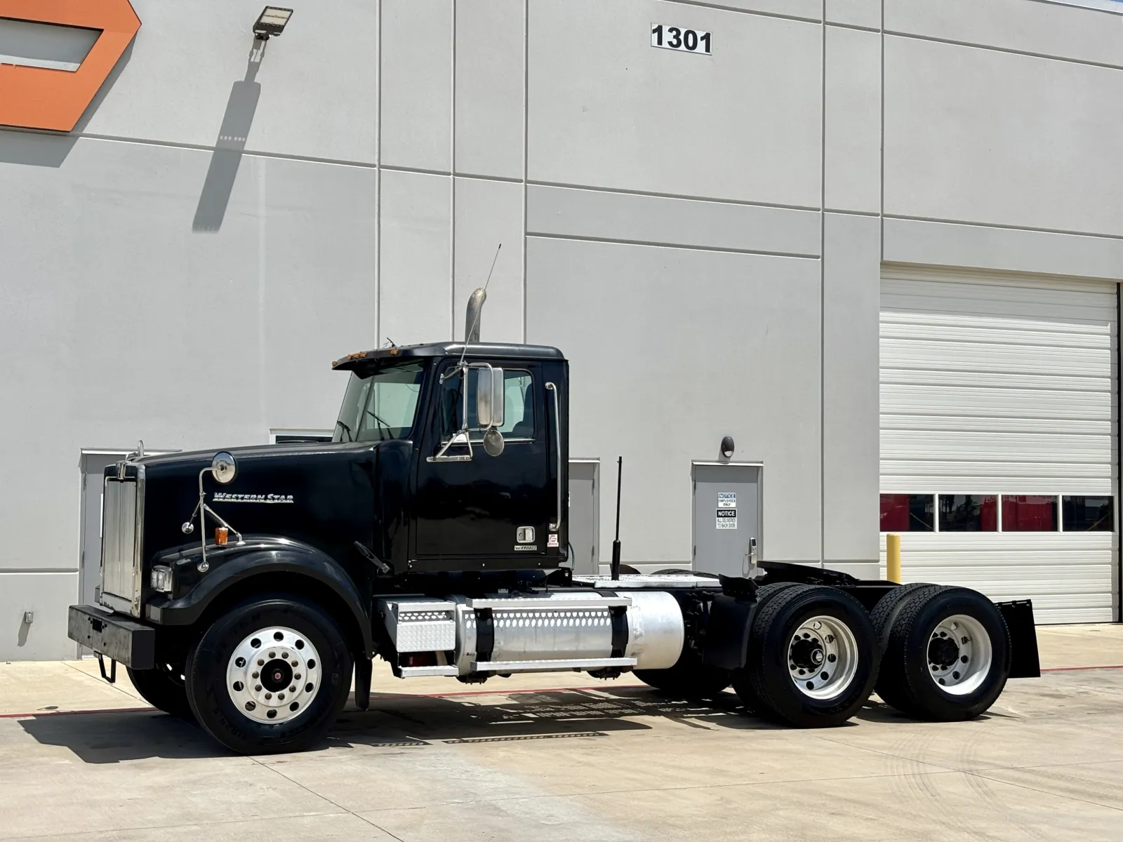 2017 Western Star 4900 - image 2