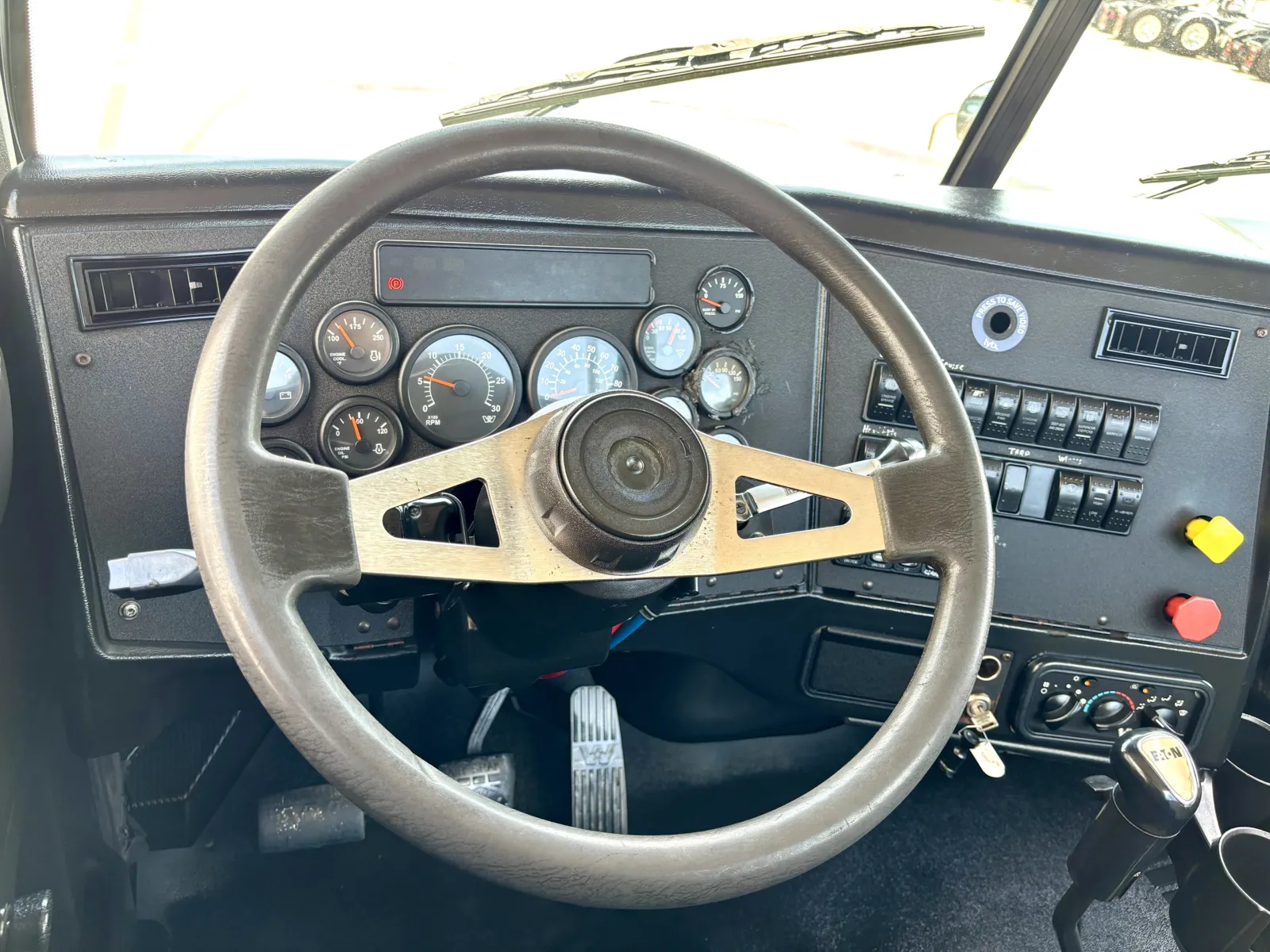 2017 Western Star 4900 - image 16