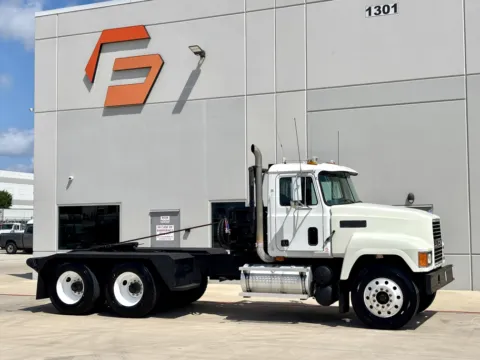 2000 MACK CH613 for sale in Hutchins, TX