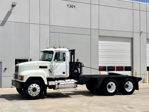 Photos of 2000 MACK CH613 for sale in Hutchins, TX at Forge Truck Centers - Texas