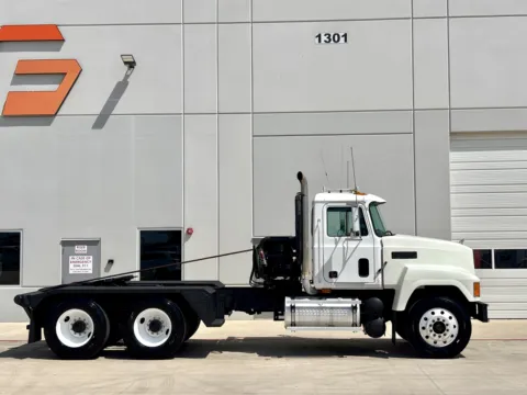 Another view of 2000 MACK CH613 for sale in Hutchins, TX at Forge Truck Centers - Texas