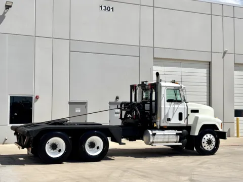 More photos of 2000 MACK CH613 at Forge Truck Centers - Texas, TX