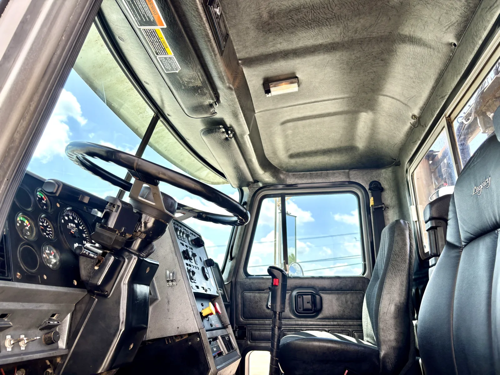 2000 Mack - image 14