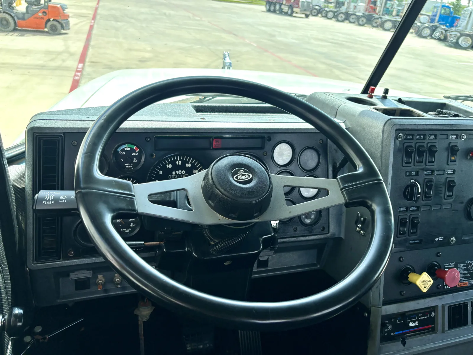 2000 Mack - image 16