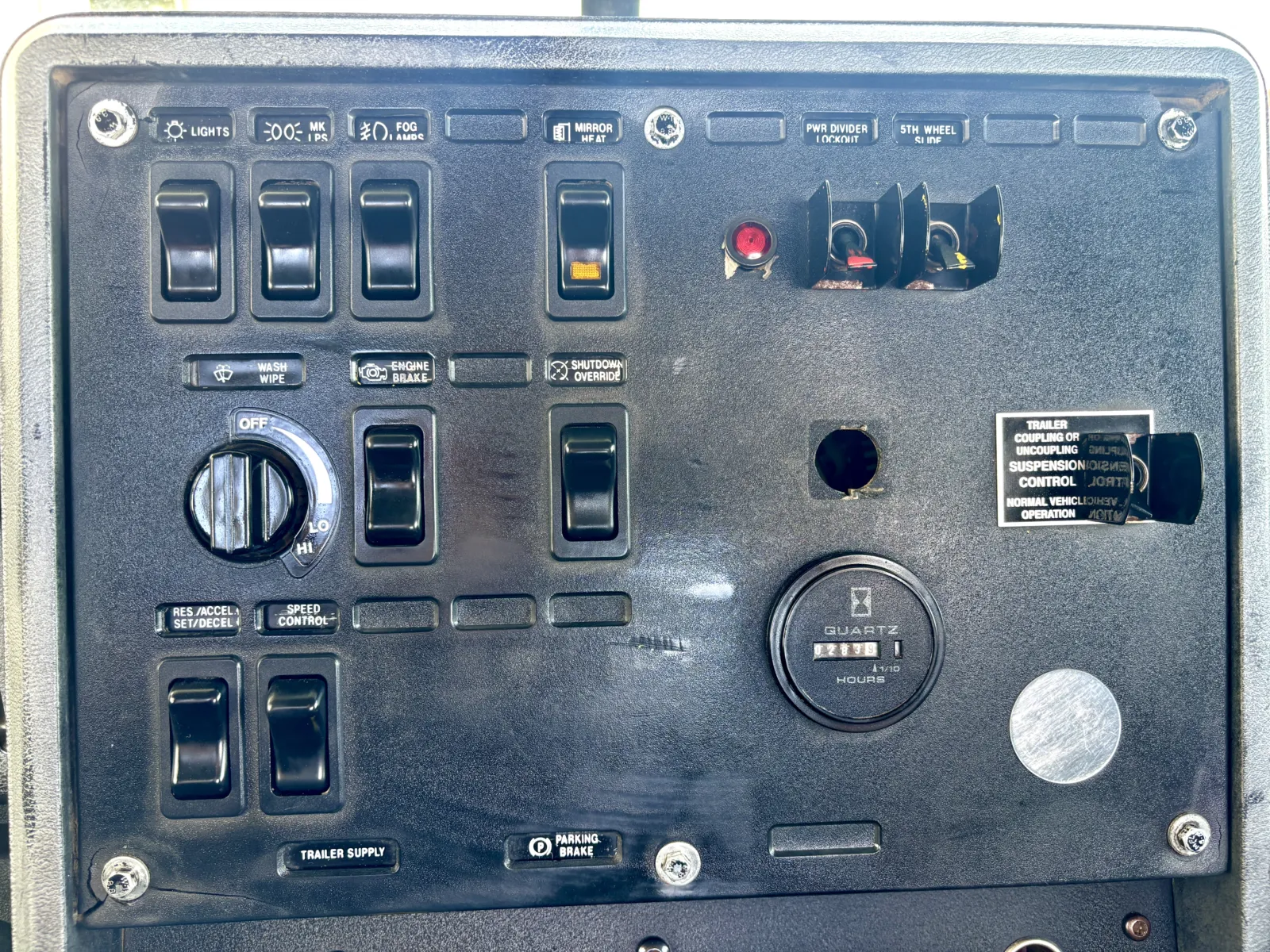 2000 Mack - image 17