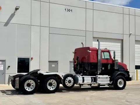 More photos of 2015 WESTERN STAR 4900 at Forge Truck Centers - Texas, TX