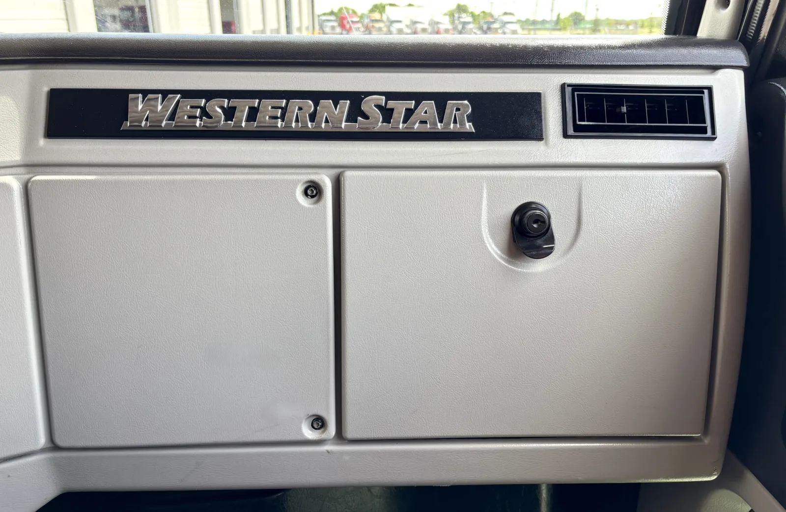 2015 Western Star 4900 - image 18