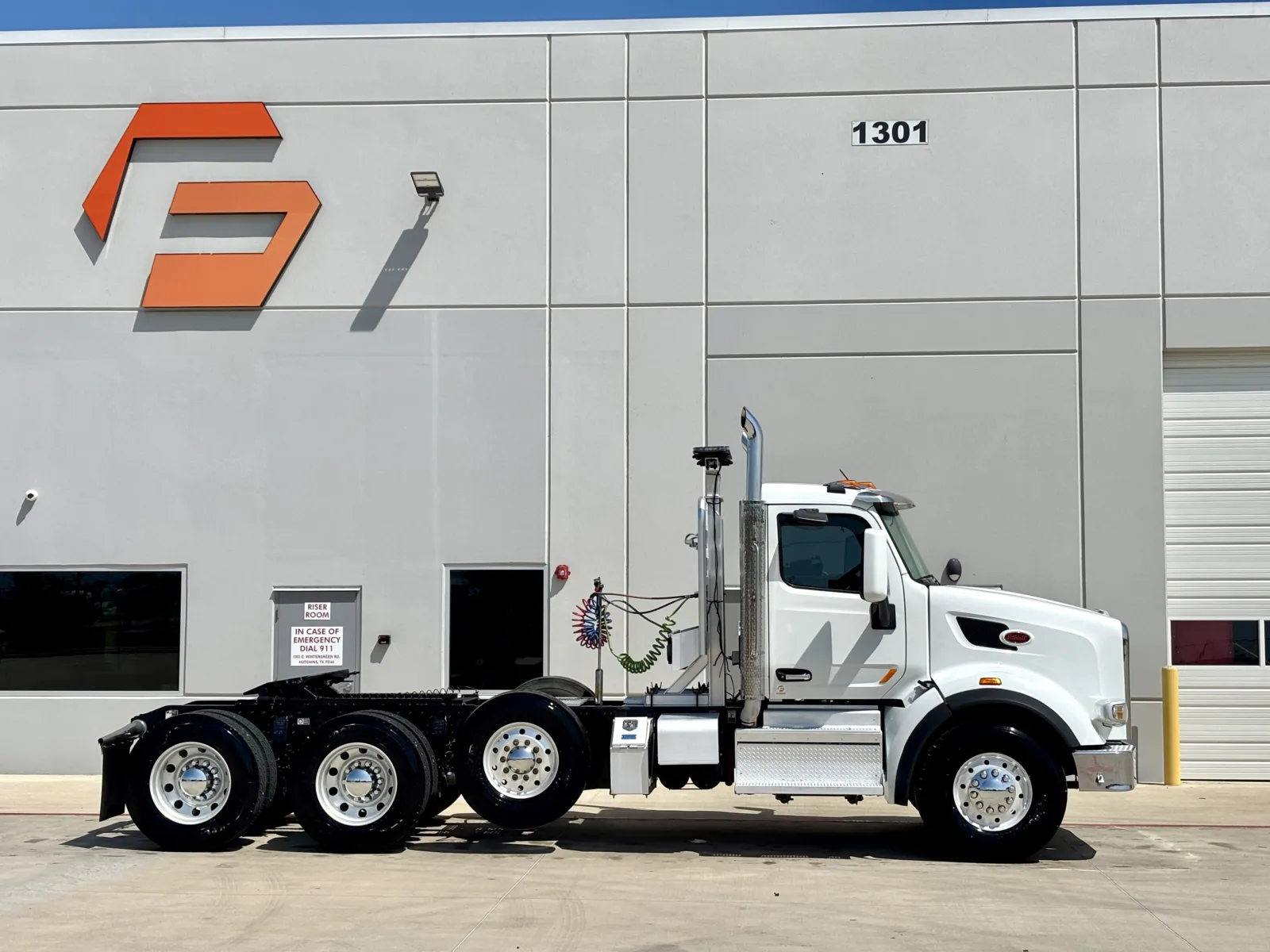 2019 Peterbilt 567 - image 3