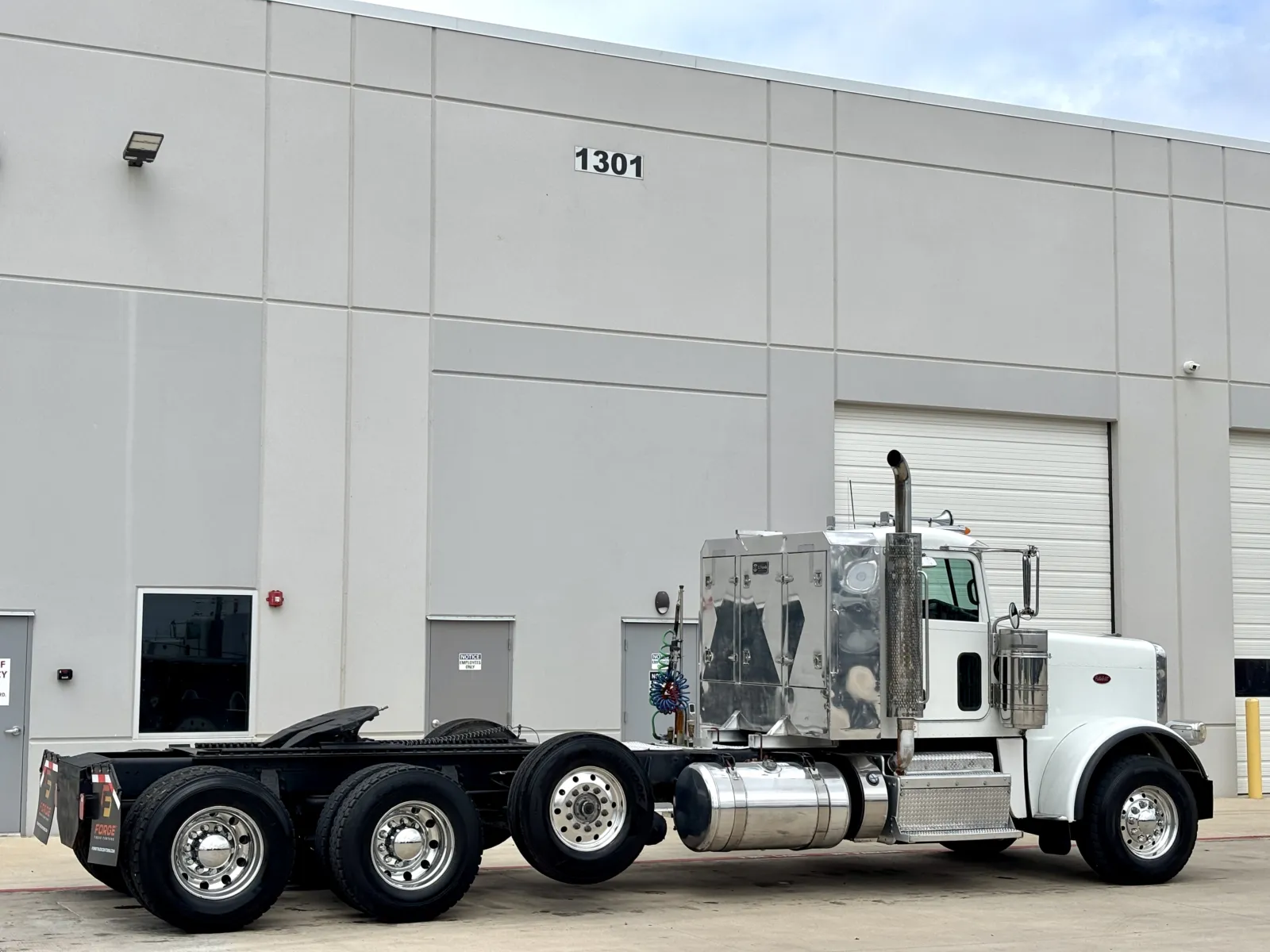 2013 Peterbilt - image 5