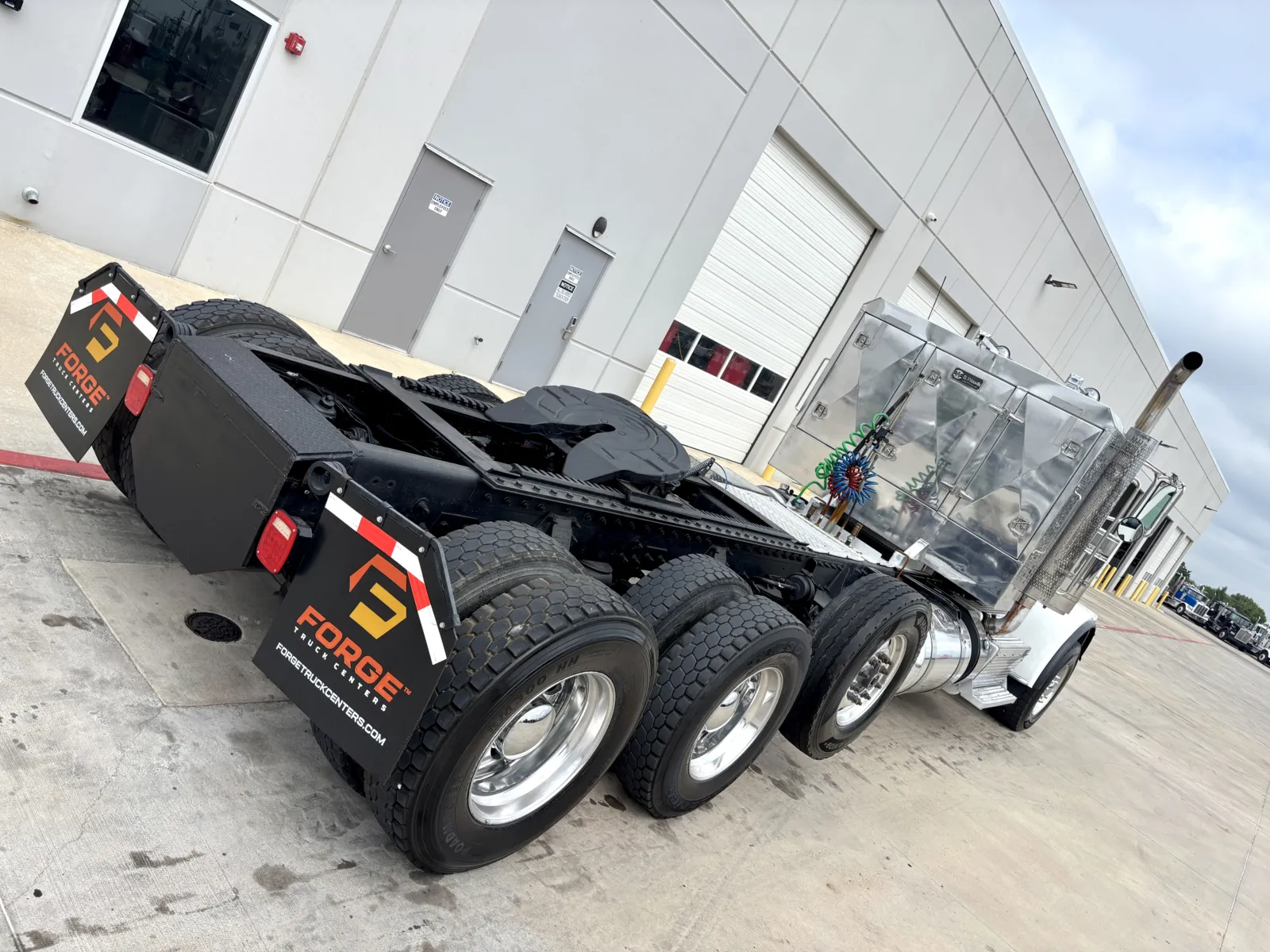 2013 Peterbilt - image 11