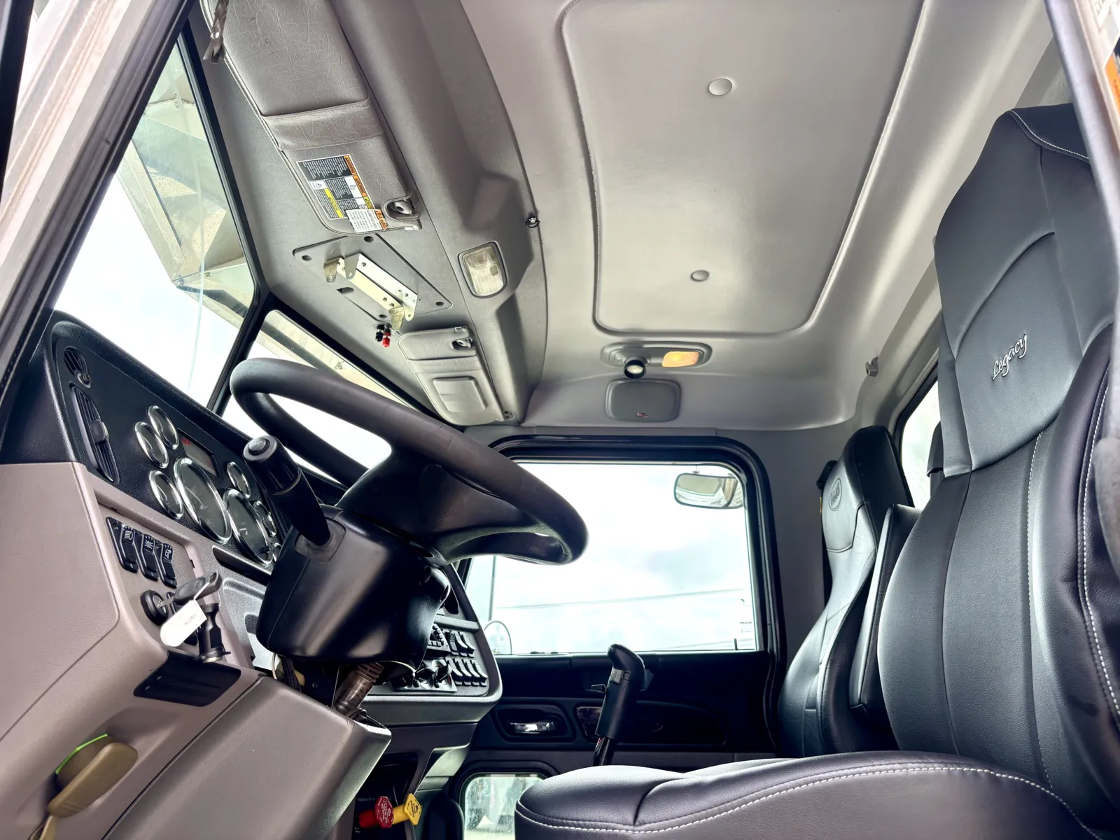 2013 Peterbilt - image 15