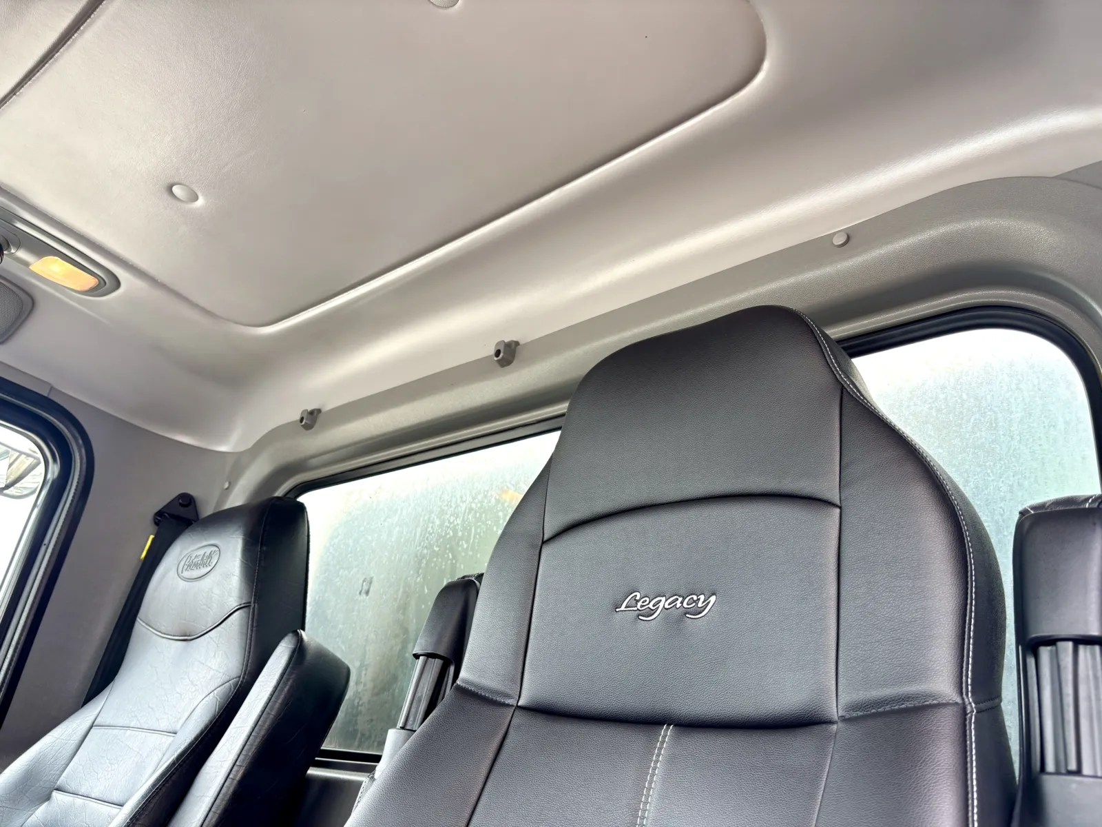 2013 Peterbilt - image 21