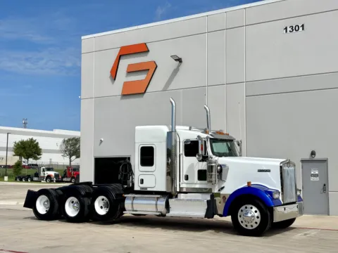 2013 KENWORTH W900 for sale in Hutchins, TX