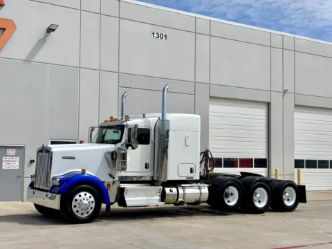 Photos of 2013 KENWORTH W900 for sale in Hutchins, TX at Forge Truck Centers - Texas