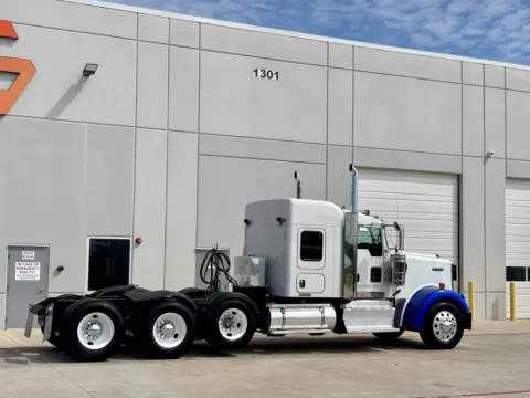 More photos of 2013 KENWORTH W900 at Forge Truck Centers - Texas, TX