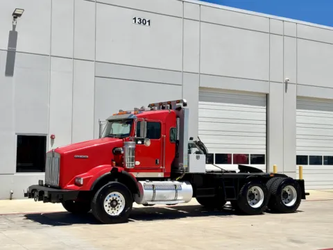 Photos of 2010 KENWORTH T800 for sale in Hutchins, TX at Forge Truck Centers - Texas