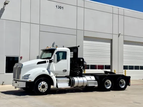 Photos of 2020 KENWORTH T880 for sale in Hutchins, TX at Forge Truck Centers - Texas