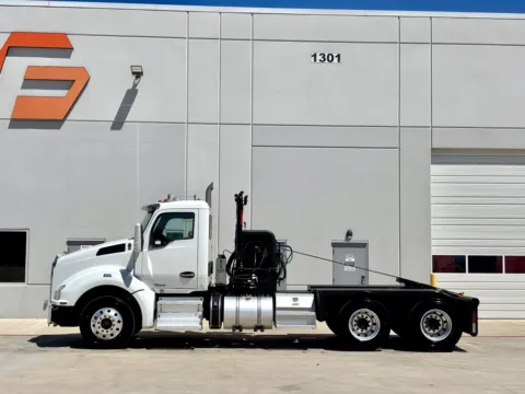 More photos of 2020 KENWORTH T880 at Forge Truck Centers - Texas, TX