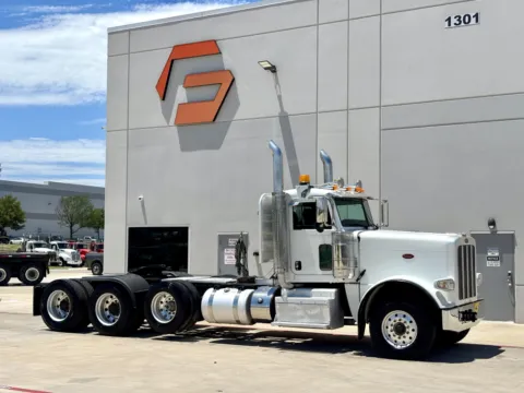 2015 PETERBILT 389 for sale in Hutchins, TX