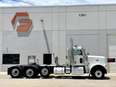 Another view of 2015 PETERBILT 389 for sale in Hutchins, TX at Forge Truck Centers - Texas