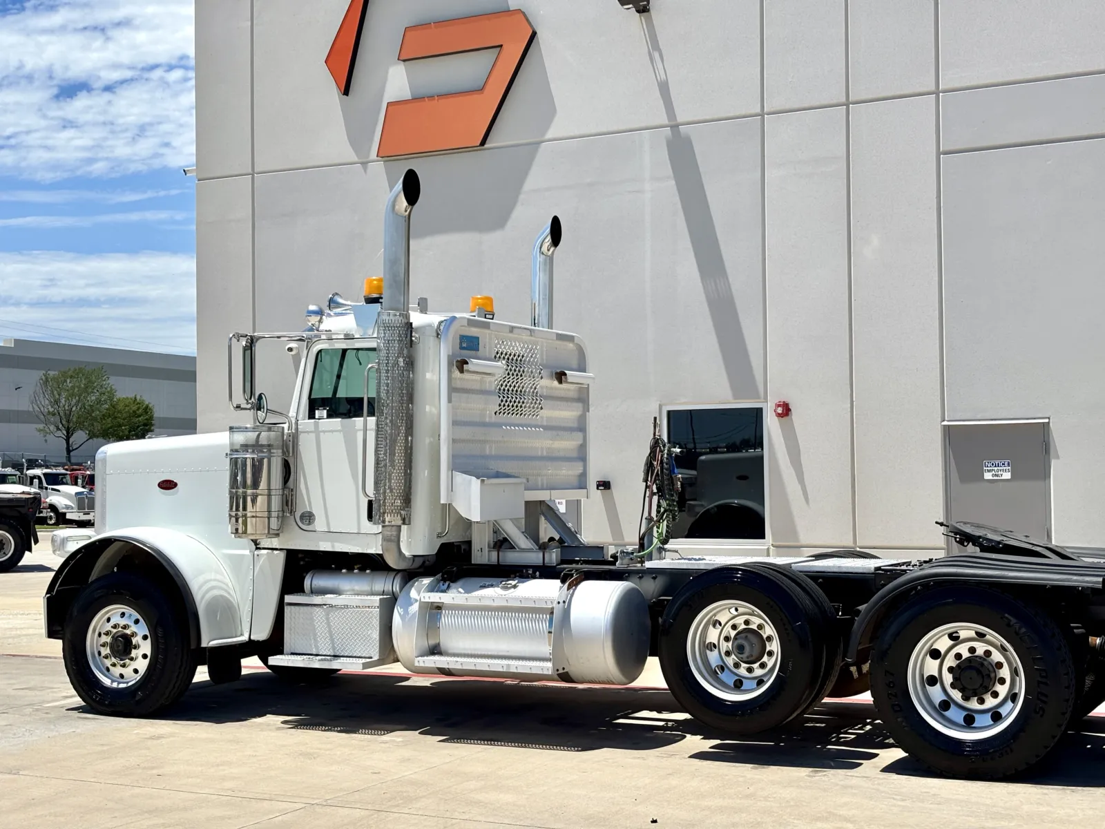 2015 Peterbilt 389 - image 8