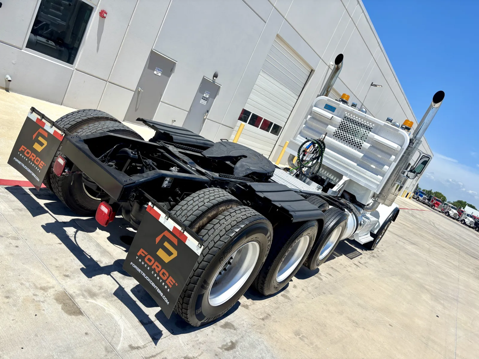 2015 Peterbilt 389 - image 11