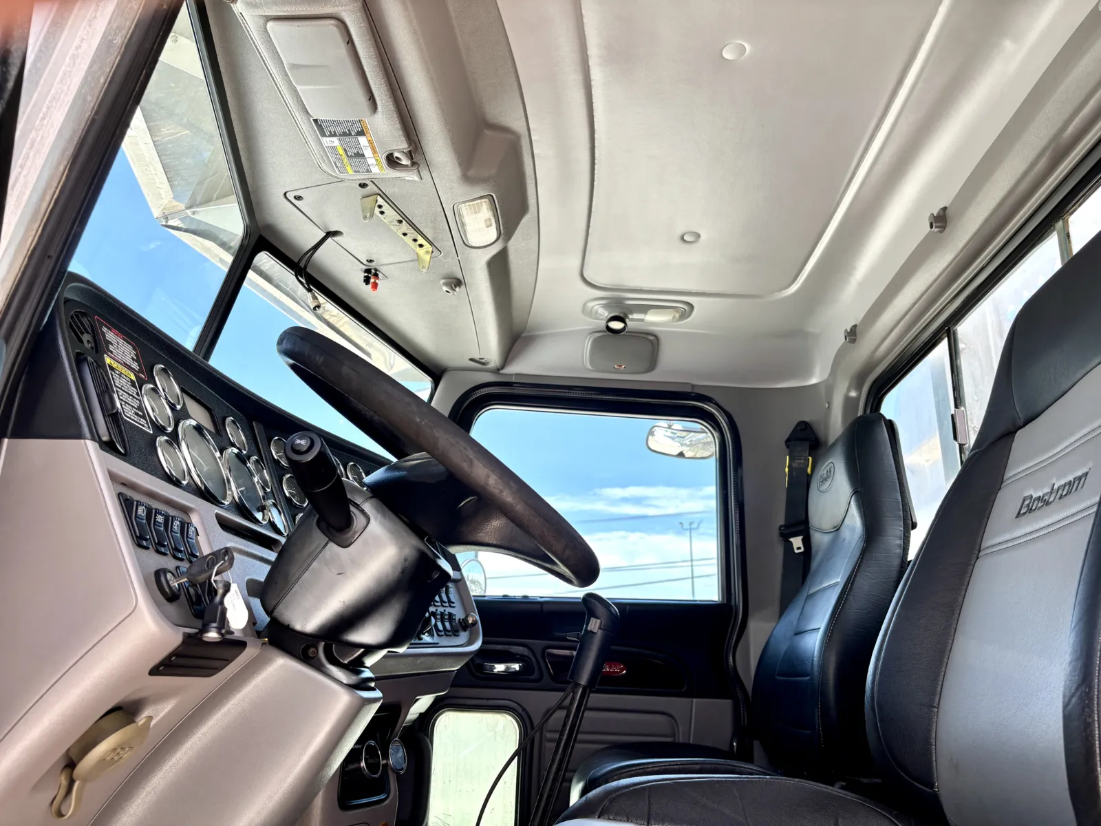 2015 Peterbilt 389 - image 14