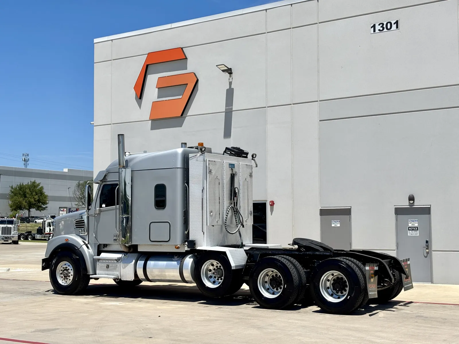 2016 Freightliner 122SD - image 6