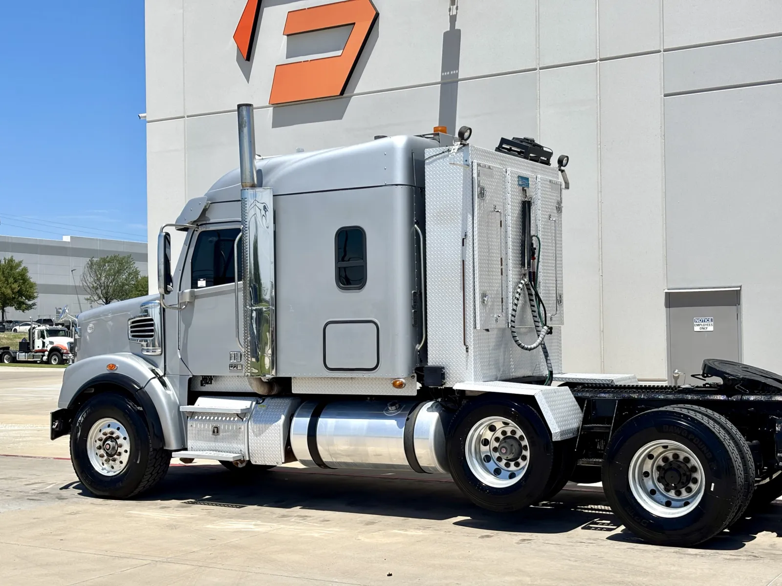 2016 Freightliner 122SD - image 8