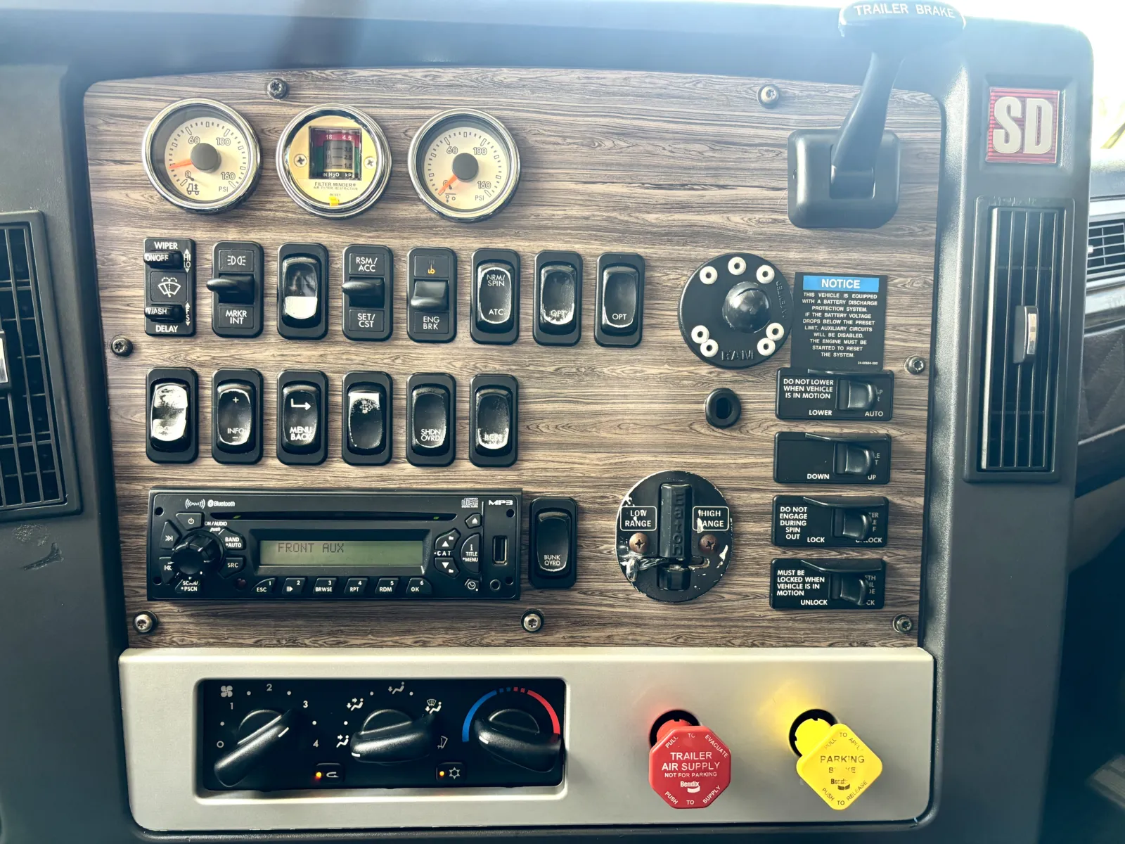 2016 Freightliner 122SD - image 18