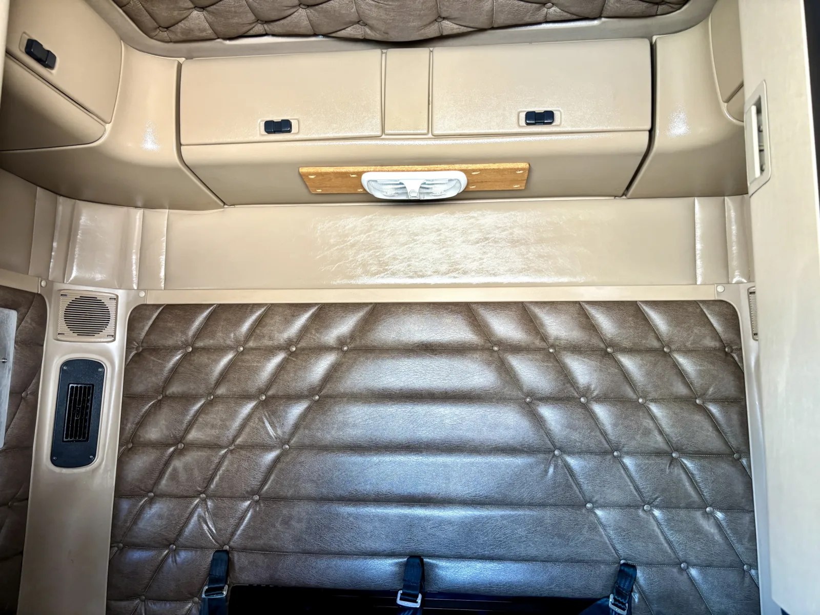 2016 Freightliner 122SD - image 22