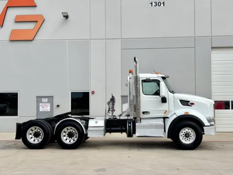 Another view of 2016 PETERBILT 567 for sale in Hutchins, TX at Forge Truck Centers - Texas