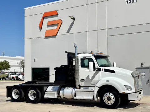 2020 KENWORTH T880 for sale in Hutchins, TX