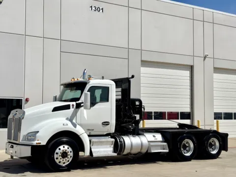 Photos of 2020 KENWORTH T880 for sale in Hutchins, TX at Forge Truck Centers - Texas