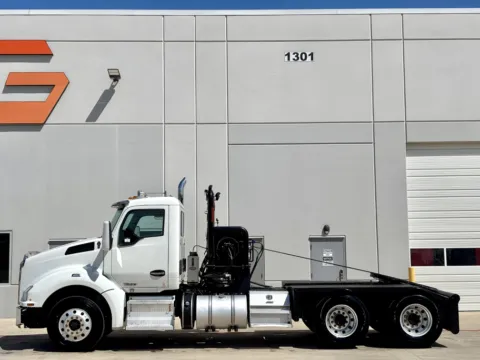 More photos of 2020 KENWORTH T880 at Forge Truck Centers - Texas, TX