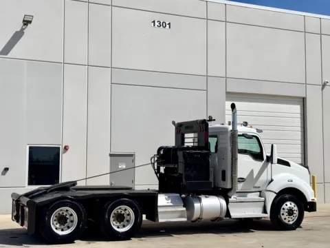 More photos of 2020 KENWORTH T880 at Forge Truck Centers - Texas, TX